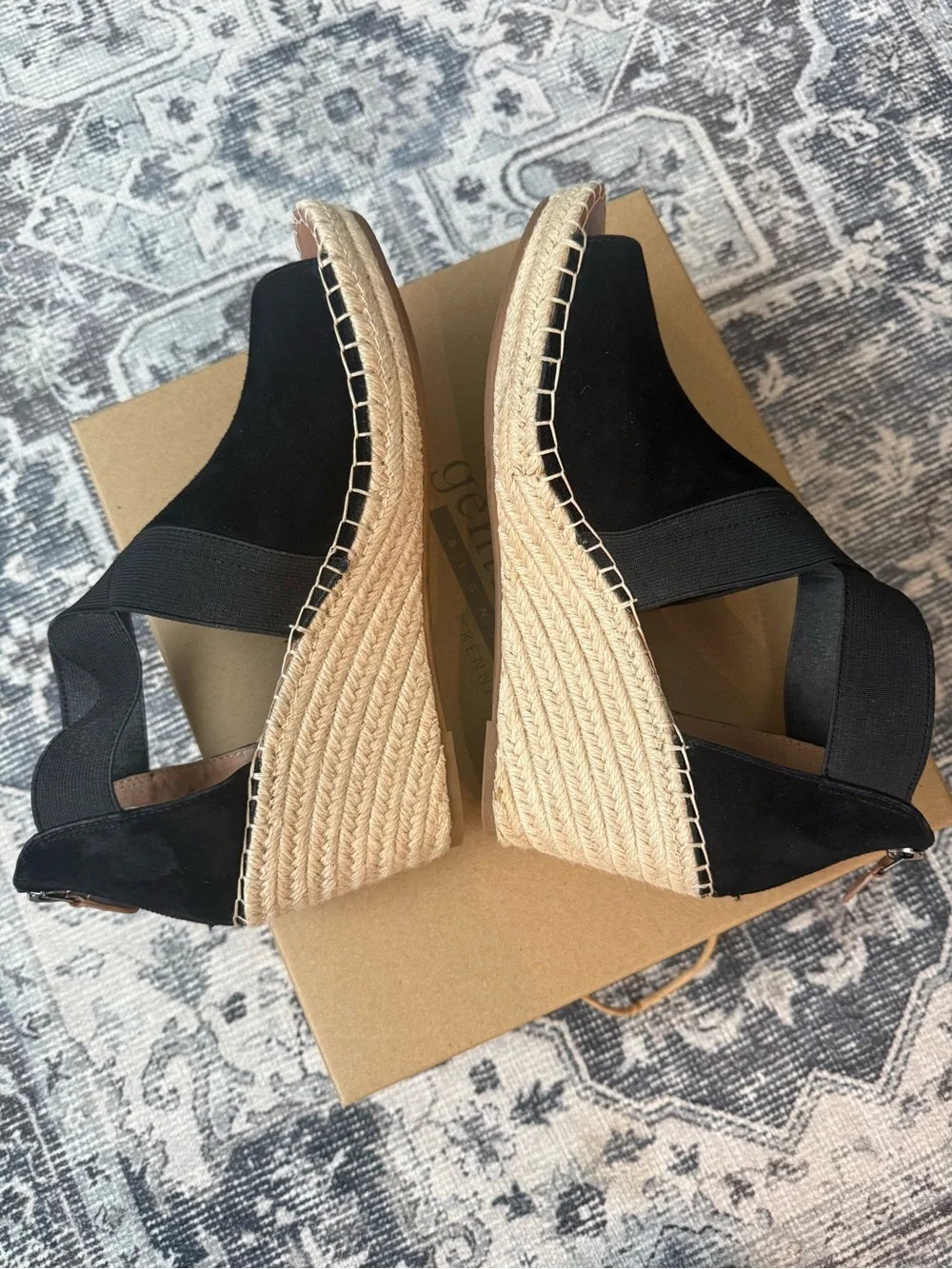 • Gentle Souls/Kenneth Cole • Colleen Cross Elastic Strap Wedge • Black • 9M